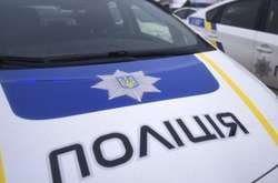 Попередньо встановлено, що у приміщенні закладу між потерпілим та кількома невідомими виник конфлікт, потім один з його учасників дістав пістолет, ймовірно травматичної дії та кілька разів вистрілив у свого опонента