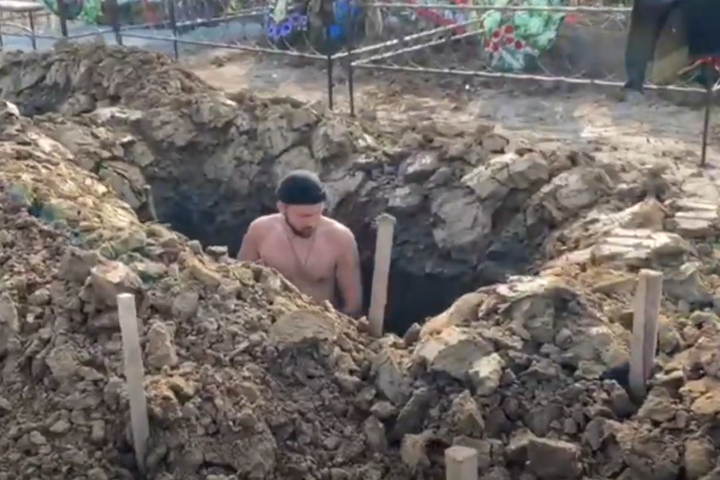 Росія провела змагання зі швидкісного викопування могил