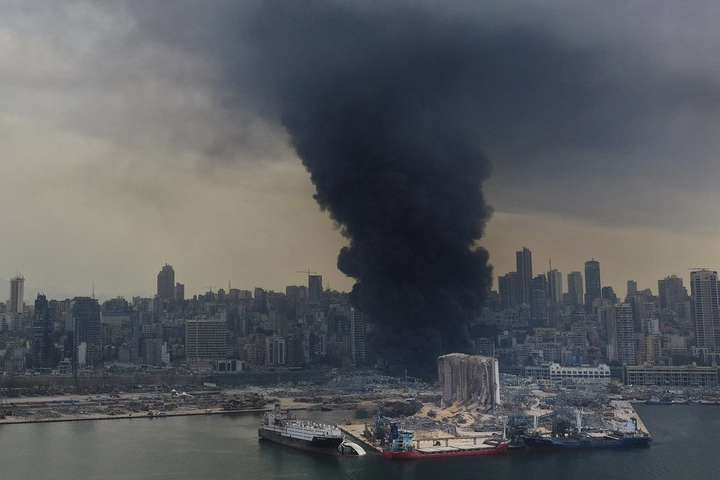 Президент Лівану пояснив причини пожежі поруч з місцем вибуху в Бейруті
