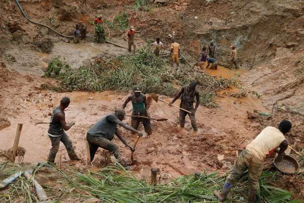 У Конго внаслідок обвалу шахти золотих копалень загинули понад 50 осіб