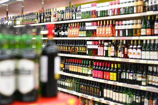В Україні хочуть заборонити продаж алкоголю та цигарок у нічний час