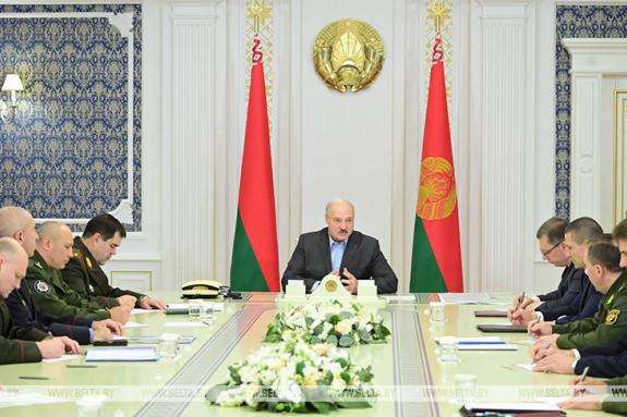 Лукашенко вирішив відвести війська від західного кордону Білорусі