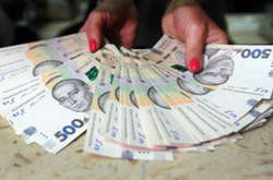 На Прикарпатті судитимуть працівницю банку, яка привласнила 130 тисяч гривень