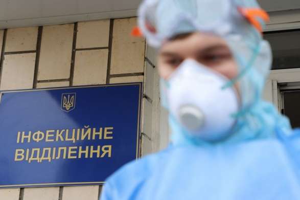 Епідемія в Україні: за добу виявлено ще 2462 хворих на коронавірус