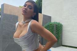 «Гипнотическая грудь»: знойная миллиардерша Кайли Дженнер в пикантном топе взорвала сеть