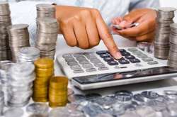 Згідно з даними Мінфіну, проєкт держбюджету на наступний рік також передбачає отримання 43,2 млрд грн від Міжнародного валютного фонду та інших фінустанов