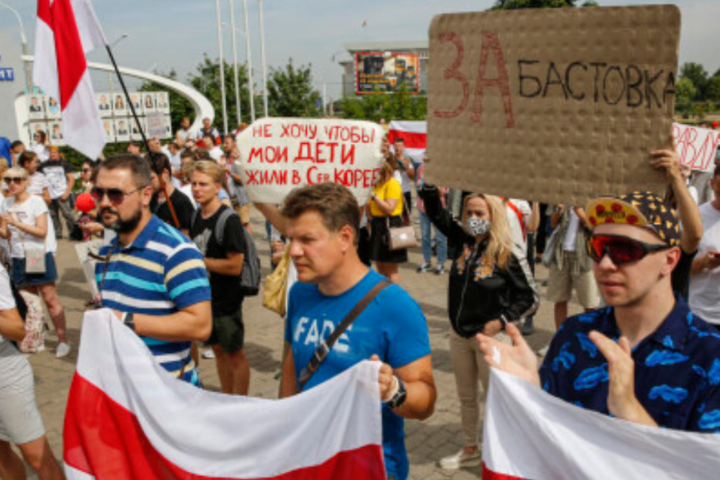 Білоруси під час протестів забрали з банків більше $1 млрд