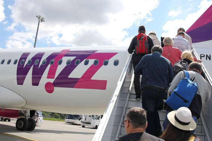 Wizz Air скасувала понад 10 авіарейсів з України
