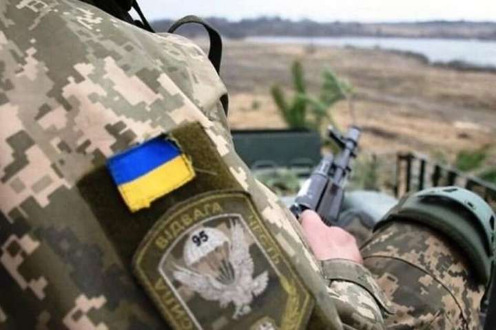 Окупанти на Донбасі двічі обстріляли українських захисників і запустили безпілотник