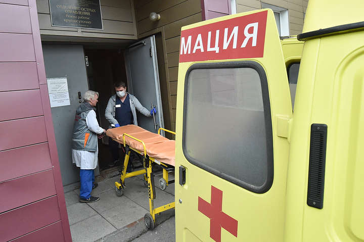 Омські лікарі навмисне приховували факт отруєння Навального – Reuters