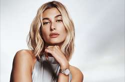  23-летняя модель Хейли Бибер устроила сексуальную фотосессию в бассейне 
  