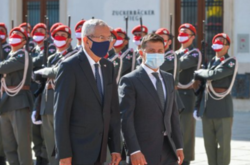 Зеленський зазначив, що поки про «відносини» між Україною та Росією говорити «дуже і дуже рано»