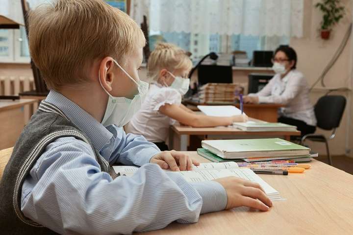 Івано-Франківськ відсьогодні відкриває дитсадки і школи попри «червону» зону