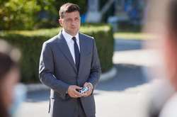 Зеленський: Ми засуджуємо замах на Навального і чекаємо деталей