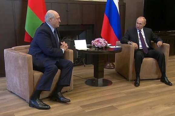 Лукашенко приехал к Путину потому, что ехать ему больше некуда