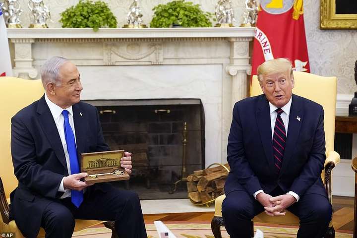 Трамп вручив прем’єру Ізраїлю золотий ключ від Білого дому
