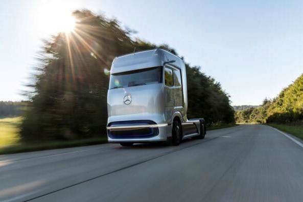 Mercedes-Benz презентував сьогодні свою першу водневу вантажівку