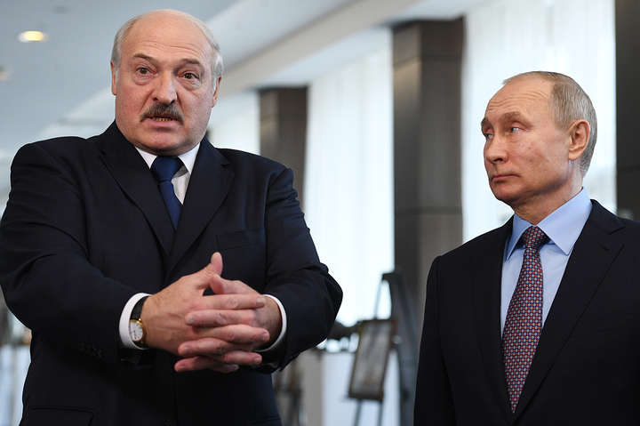 Лукашенко попросив у Путіна «певні типи зброї»