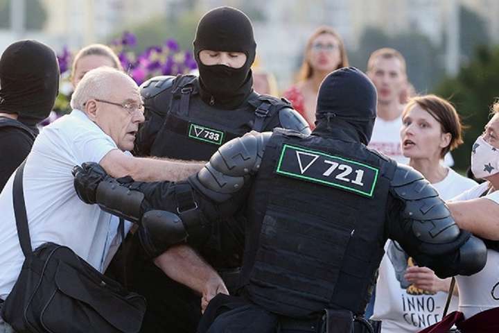 За час протестів у Білорусі відкрили 43 справи за образи силовиків