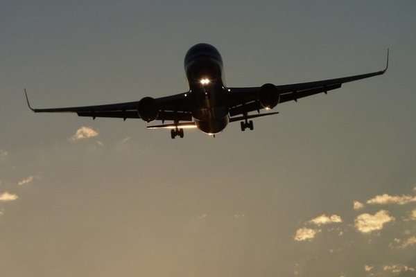 Вперше за 8 місяців пандемії в Ухані приземлився пасажирський літак
