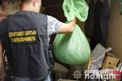 Правоохоронці виявили 20 кг висушених рослин конопель, 10 кг подрібненої речовини рослинного походження, схожої на марихуану