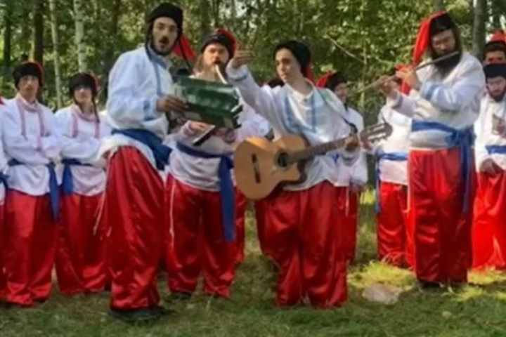 Хасиди, щоб потрапити в Умань, одягнули вишиванки і заспівали гімн України