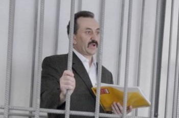 Зварыч берет суд измором