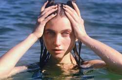 Jerry Heil в трусиках засветила интимную татуировку (фото)