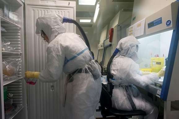 Китай проводить випробування 11 вакцин від коронавірусу