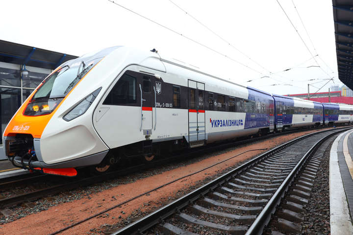 Kyiv Boryspil Express залишився без тривагонного потягу: пасажиропотік упав