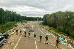 «Після нас хоч потоп». Хасиди залишили гори сміття на українсько-білоруському кордоні