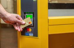  Одна людина може оплатити проїзд іншим, але для цього потрібно почекати сім секунд і повторити транзакцію 