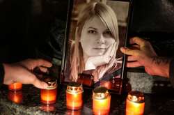 Катерина Гандзюк померла 4 листопада 2008 року після того, як її облили сірчаною кислотою біля під'їзду