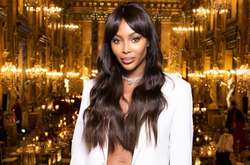  50-летняя британская супермодель Наоми Кэмпбелл впервые вышла в свет за последние полгода 
  