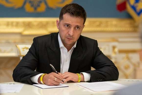 Зеленський підписав закон, що дозволяє йти на місцеві вибори без довідки про несудимість