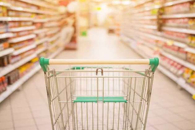 Попался на краже: в столичном супермаркете задержали налоговика