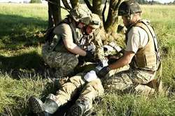 Постраждалому воїну надали домедичну допомогу та доправили до лікувального закладу