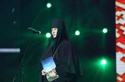 Ігуменя Гавриїла назвала національний білоруський біло-червоно-білий прапор «чужорідним»