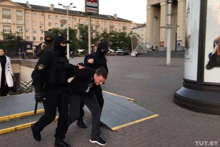 Протести у Білорусі: правозахисники повідомили про майже 200 затриманих