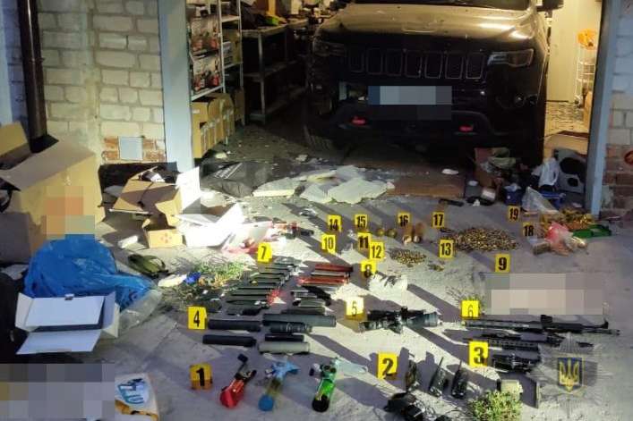 У гаражі харків’янина, який підірвав себе гранатою, виявили арсенал зброї