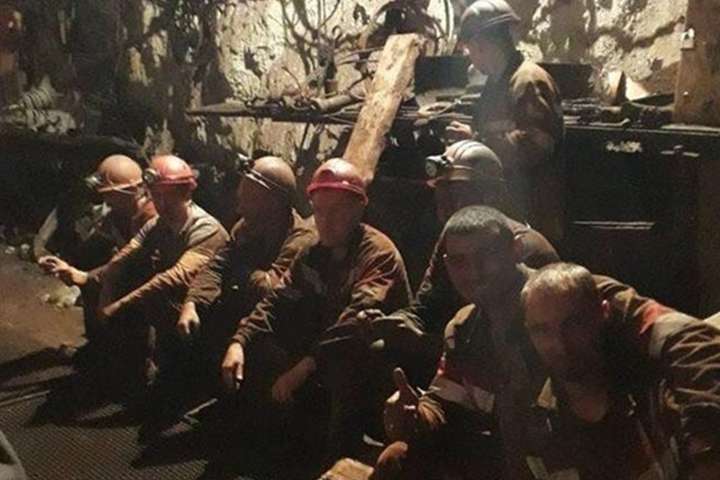 Страйк у Кривому Розі: півтори сотні шахтарів вже 18 днів під землею