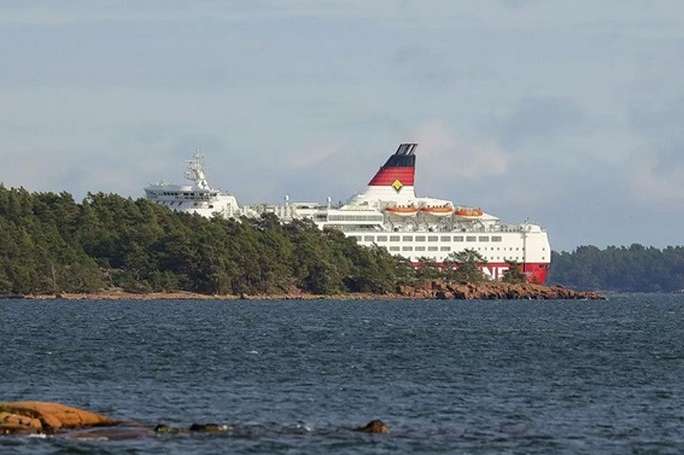 Біля берегів Фінляндії пасажирський корабель сів на мілину