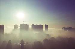 Левый берег Киева затянуло дымом из-за пожара на мусорной свалке