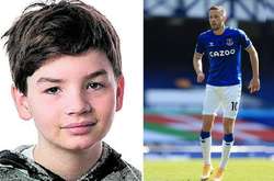 Футболіст Сігурдссон на фото із 11-річним зведеним братом Максиміліаном