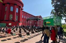  Захід «слуг народу» відбувся на частині відкритої території КНУ імені Шевченка 