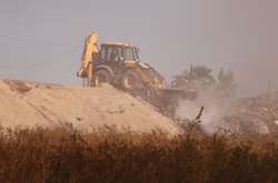 У Дарницькому районі горіло сміттєзвалище