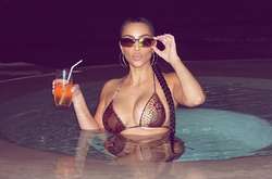 Ким Кардашьян в змеином бикини возбудила воображение мужчин (фото)