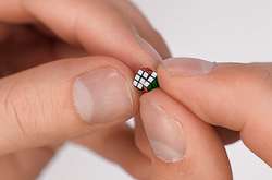  Кубик Рубіка вагою два грами представили у Японії 