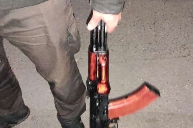 Під Києвом поліція вилучила зброю у чоловіка, який погрожував себе вбити