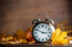  
 
 Українці переводять годинники в останню неділю жовтня 
 
 